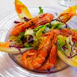 Amanida amb gambes