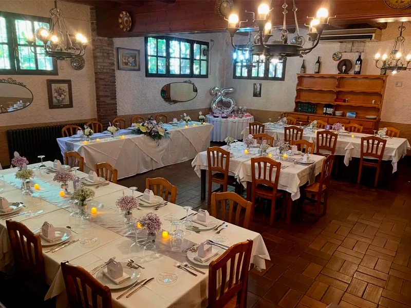 Espai decorat per a bodes i banquets a Ca n’Escayola
