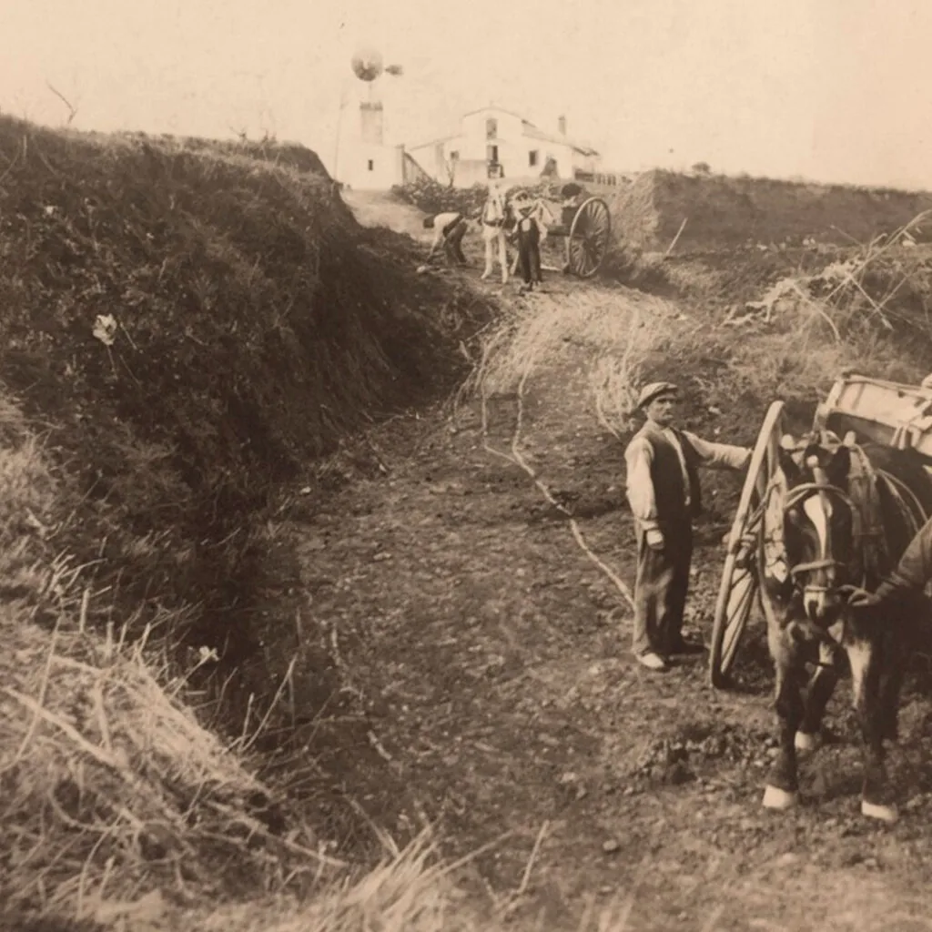 Fotografia històrica de la masia de Can Escayola